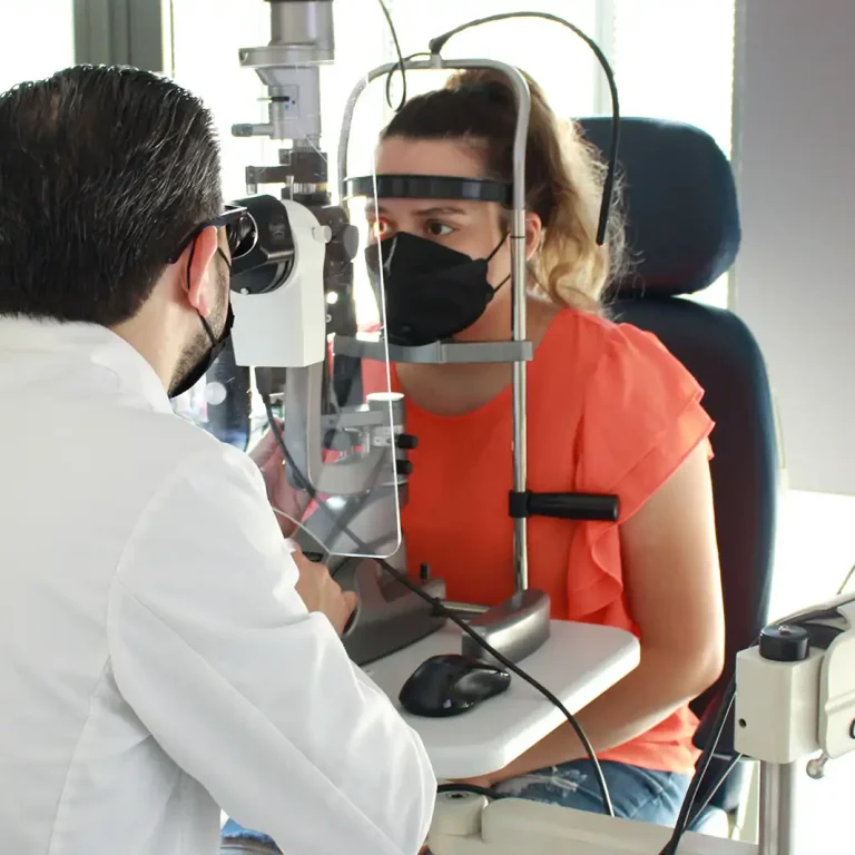 Opticare, nuestra división de Optometría y lentes.